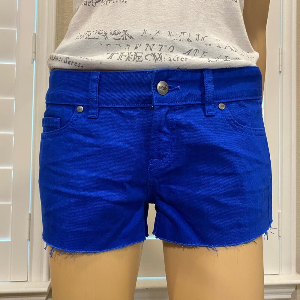 NWOT – “VICTORIA SECRET PINK” ROYAL BLUE LOW RISE RAW HEM JEAN SHORTS – SZ 2